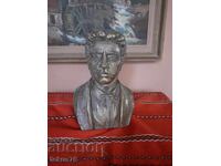 Страхотен бюст на Васил Левски от лят бетон с цвят бронз