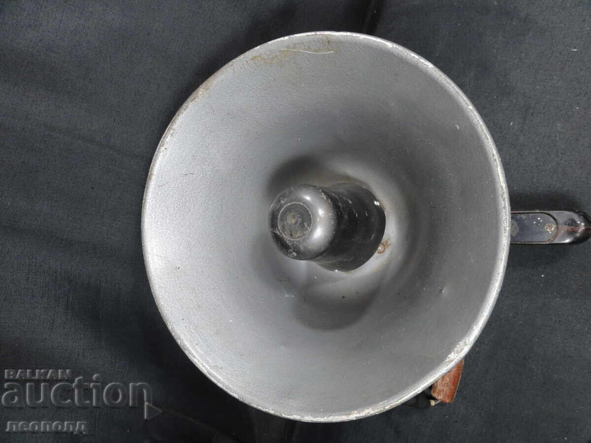 Auction BZTs STAR RETRO SOCIALIST USSR LOUDSPEAKER MEGAPHONE Auction BZTs STAR RETRO SOCIALIST USSR LOUDSPEAKER MEGAPHONE
