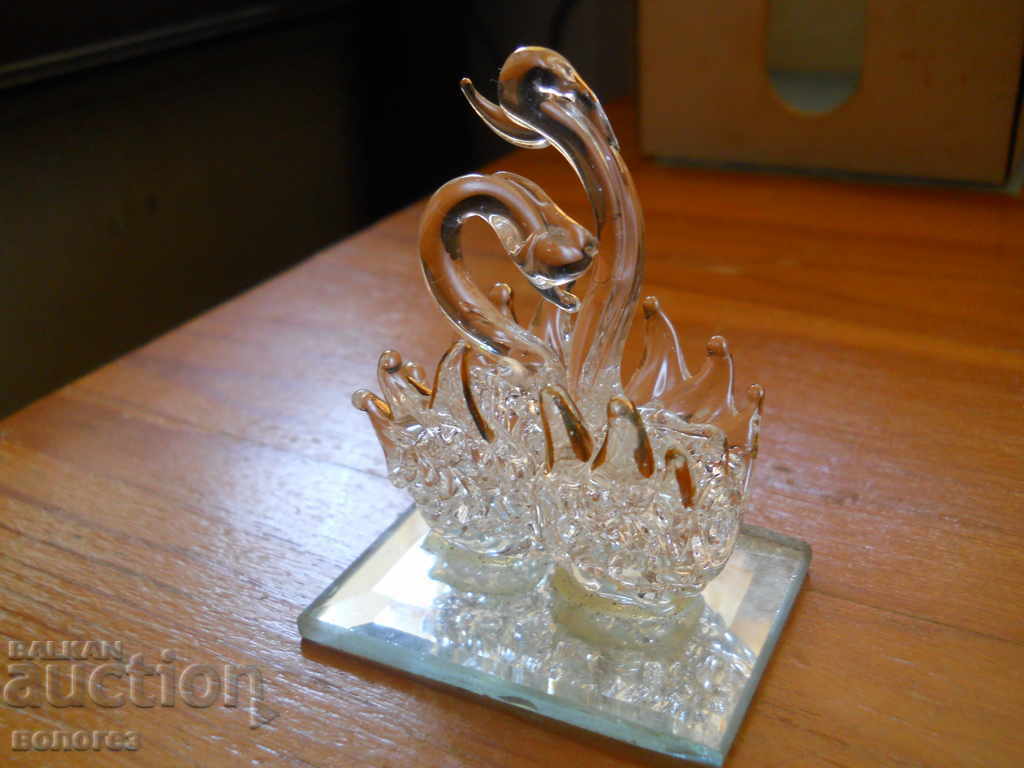 Crystal swans with price 10.00 BGN | € 5.11