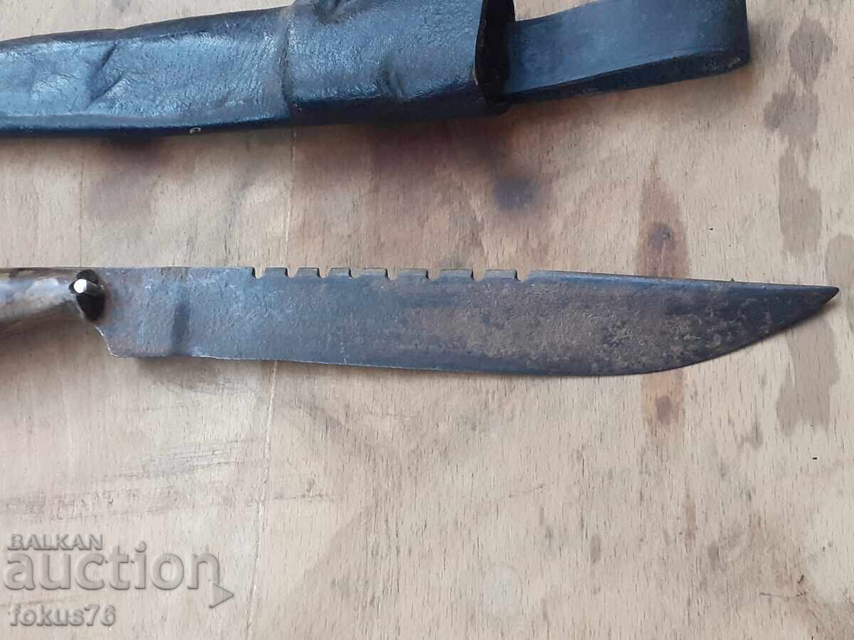 Стар български хайдушки нож с рогови чирени кожена кания - 5