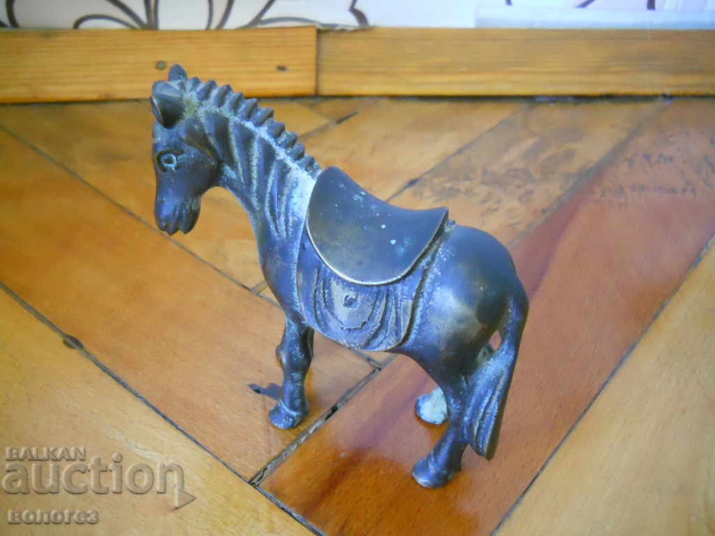 Auction  Ancient bronze statuette - saddled horse