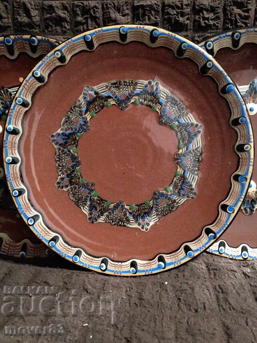 Auction Ceramic plates. 3 pieces Auction Ceramic plates. 3 pieces