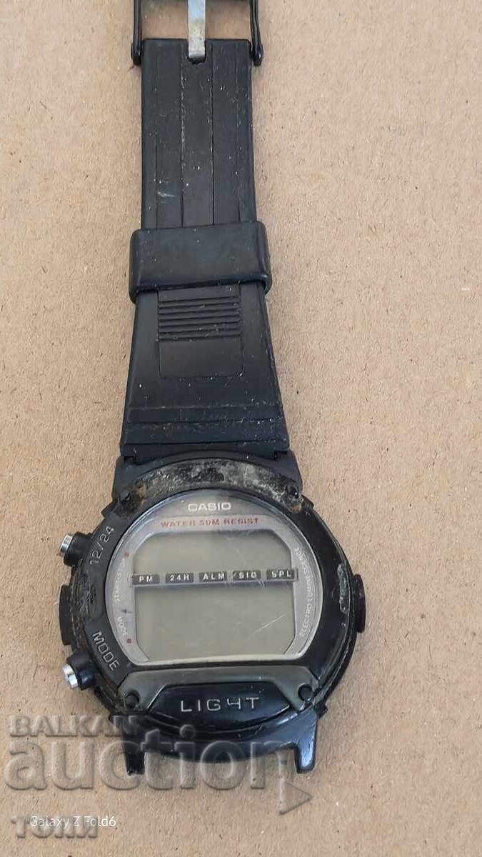 CASIO LED QUARTZ JAPAN RARE, I DON'T KNOW IF IT WORKS B Z C !!!