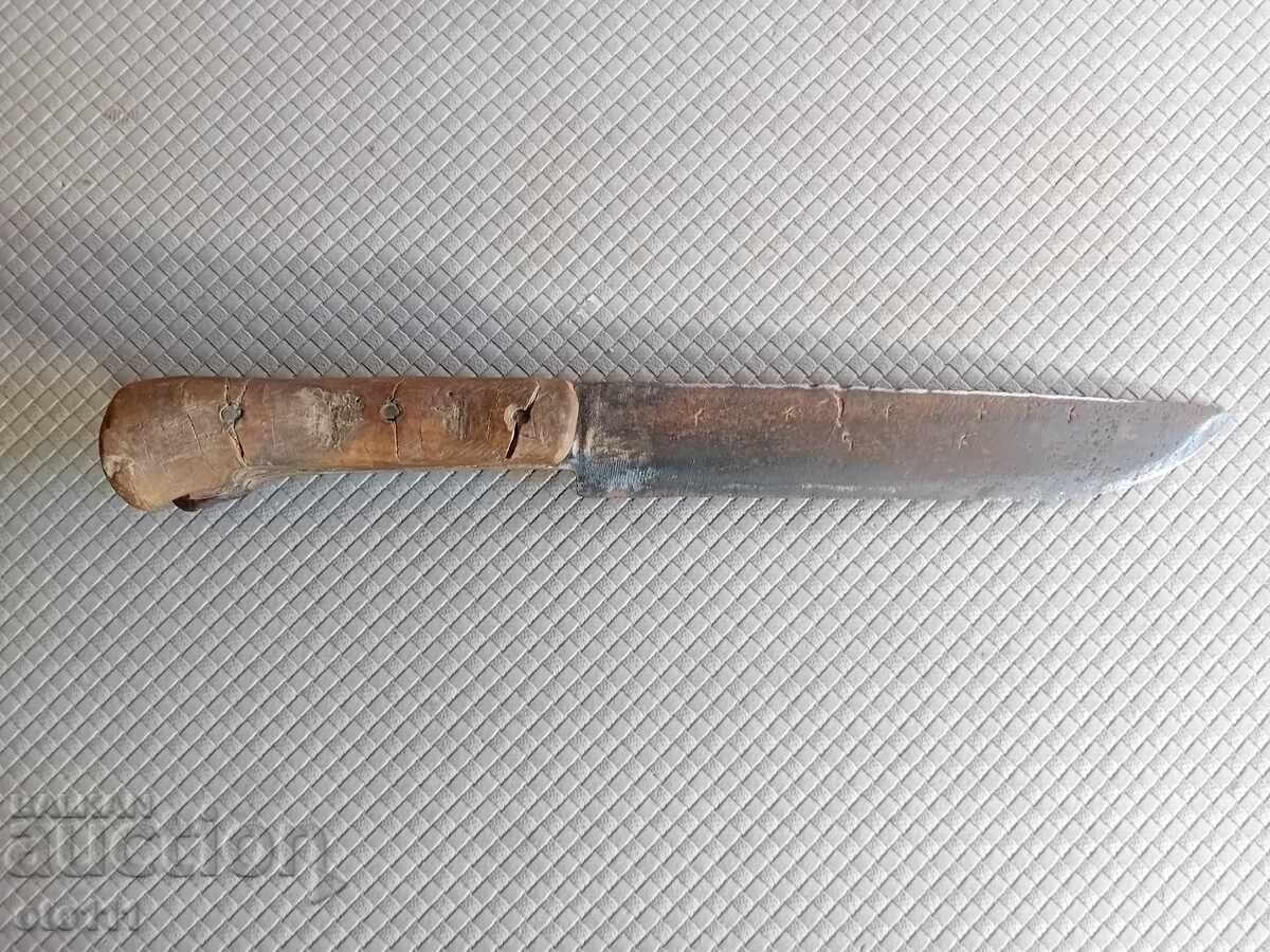 Licitație CUȚIT VECHI DE PĂSTOR KARAKULAK