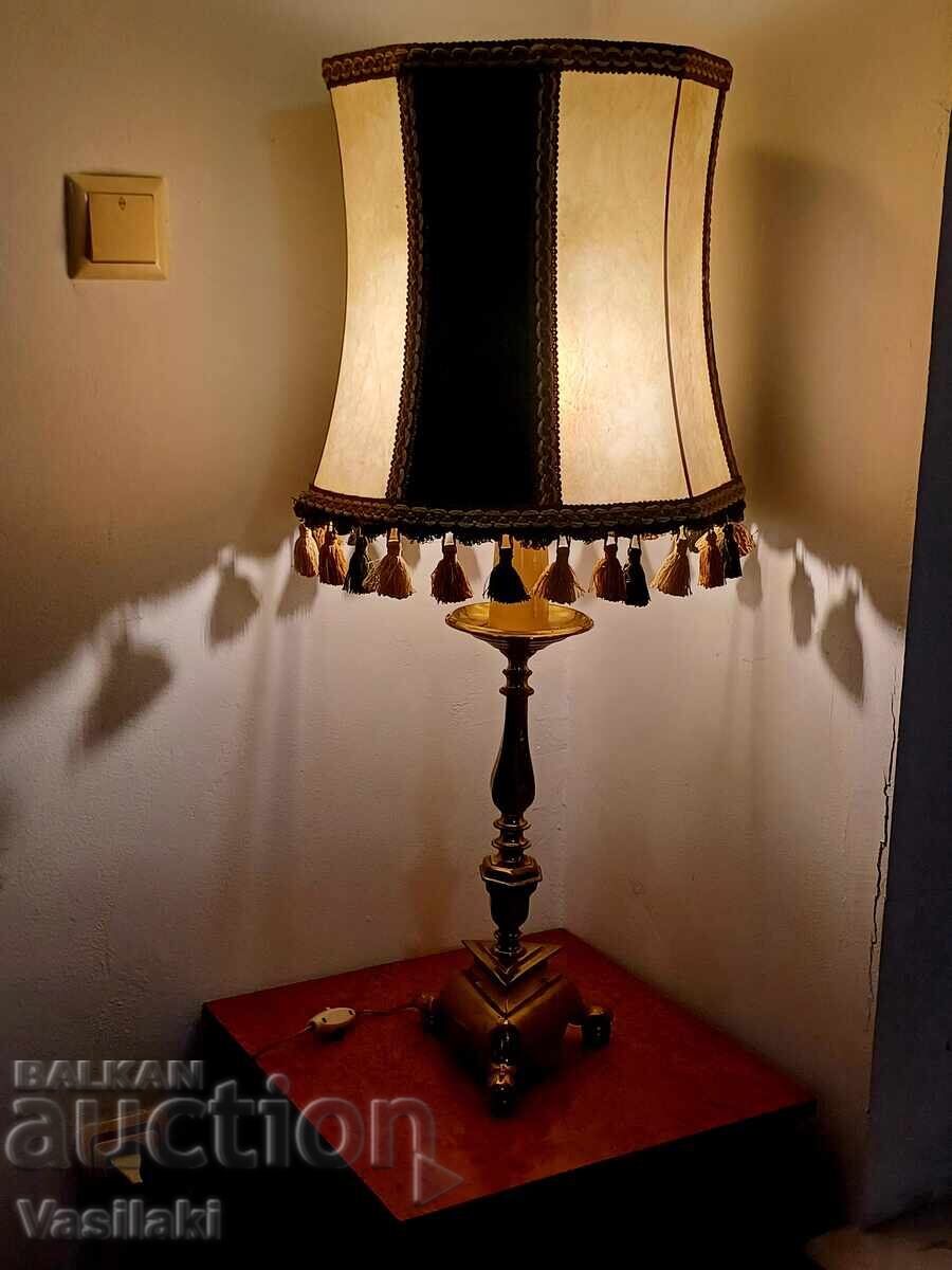 Δημοπρασία Όμορφη επιτραπέζια μπρούτζινη λάμπα