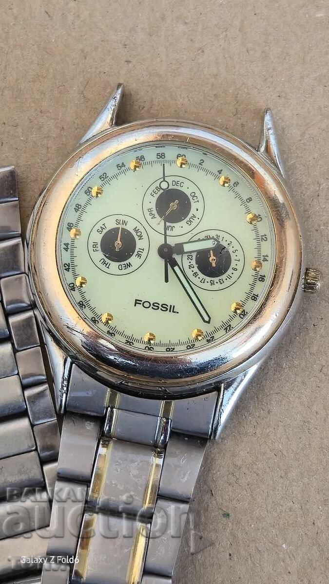 FOSSIL QUARTZ RARE I DON'T KNOW IF IT WORKS BZC !!!! with price 2.50 BGN | € 1.28