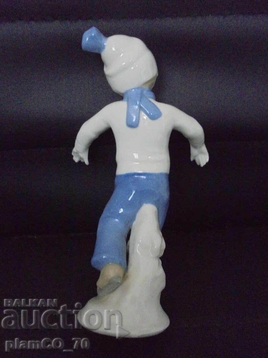 №*8387 Παλιό πορσελάνινο ειδώλιο – Αγόρι με παγοπέδιλα με τιμή 15.00 BGN | € 7.67 №*8387 Παλιό πορσελάνινο ειδώλιο – Αγόρι με παγοπέδιλα με τιμή 15.00 BGN | € 7.67