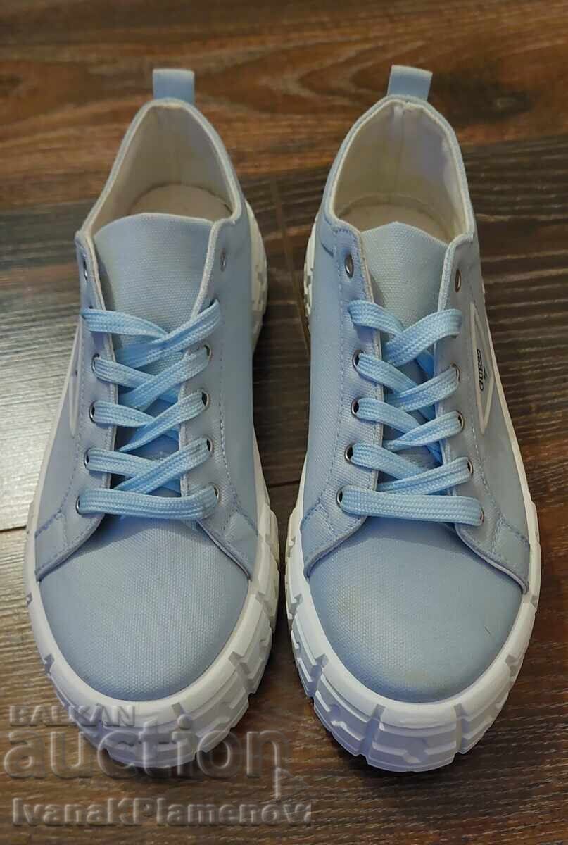 Παράδοση Παπούτσια γυναικεία GUESS καινούργια νούμερο 40 Παράδοση Παπούτσια γυναικεία GUESS καινούργια νούμερο 40