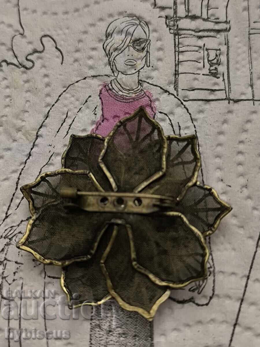 Εισαγόμενη καρφίτσα Δυτικής Ευρώπης, καινούργια, φιλιγκράν με τιμή 35.00 BGN | € 17.90