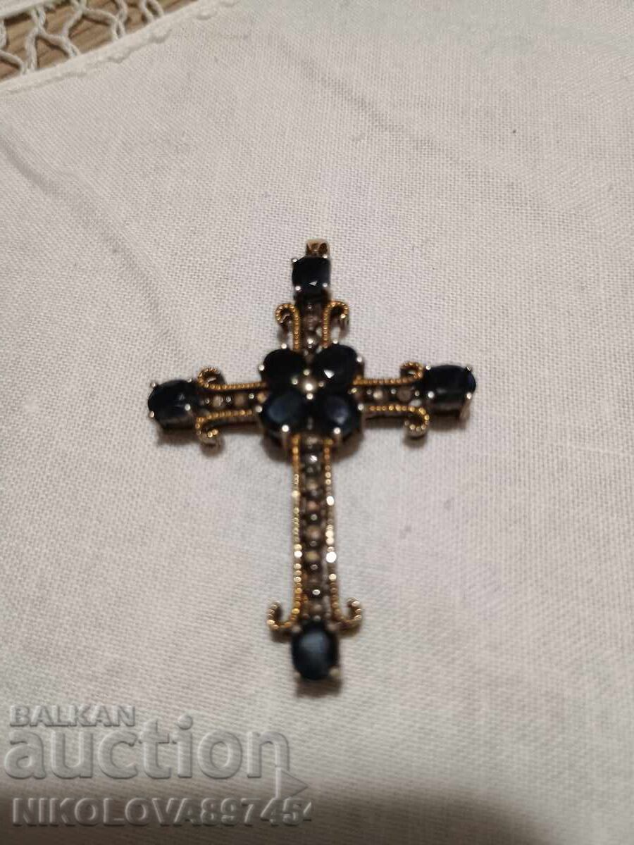 Cruce lucrată manual Cruce lucrată manual