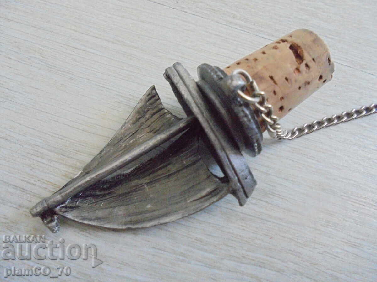 Δημοπρασία №*8388 Συλλεκτικό πώμα κρασιού - με φελλού βάση Δημοπρασία №*8388 Συλλεκτικό πώμα κρασιού - με φελλού βάση