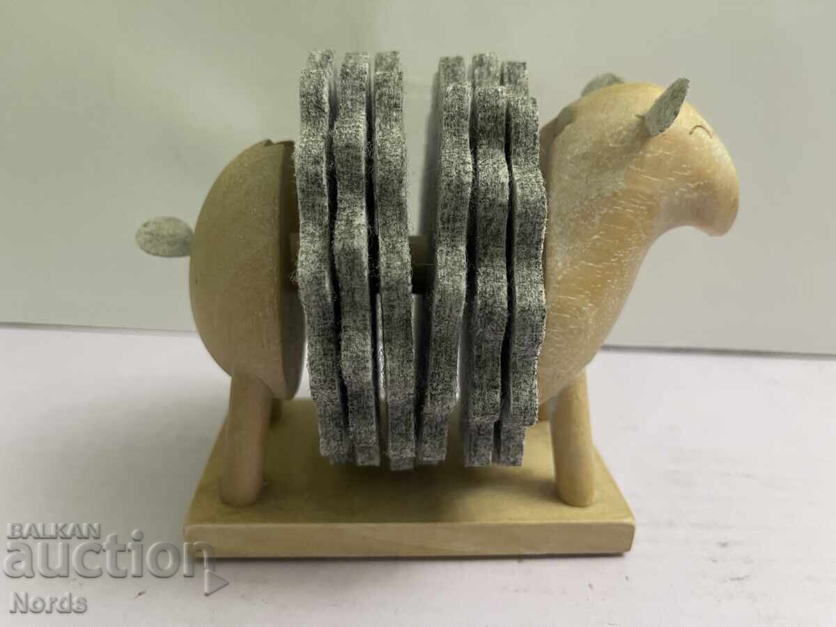 Ξύλινο αρνάκι σουβέρ Ξύλινο αρνάκι σουβέρ