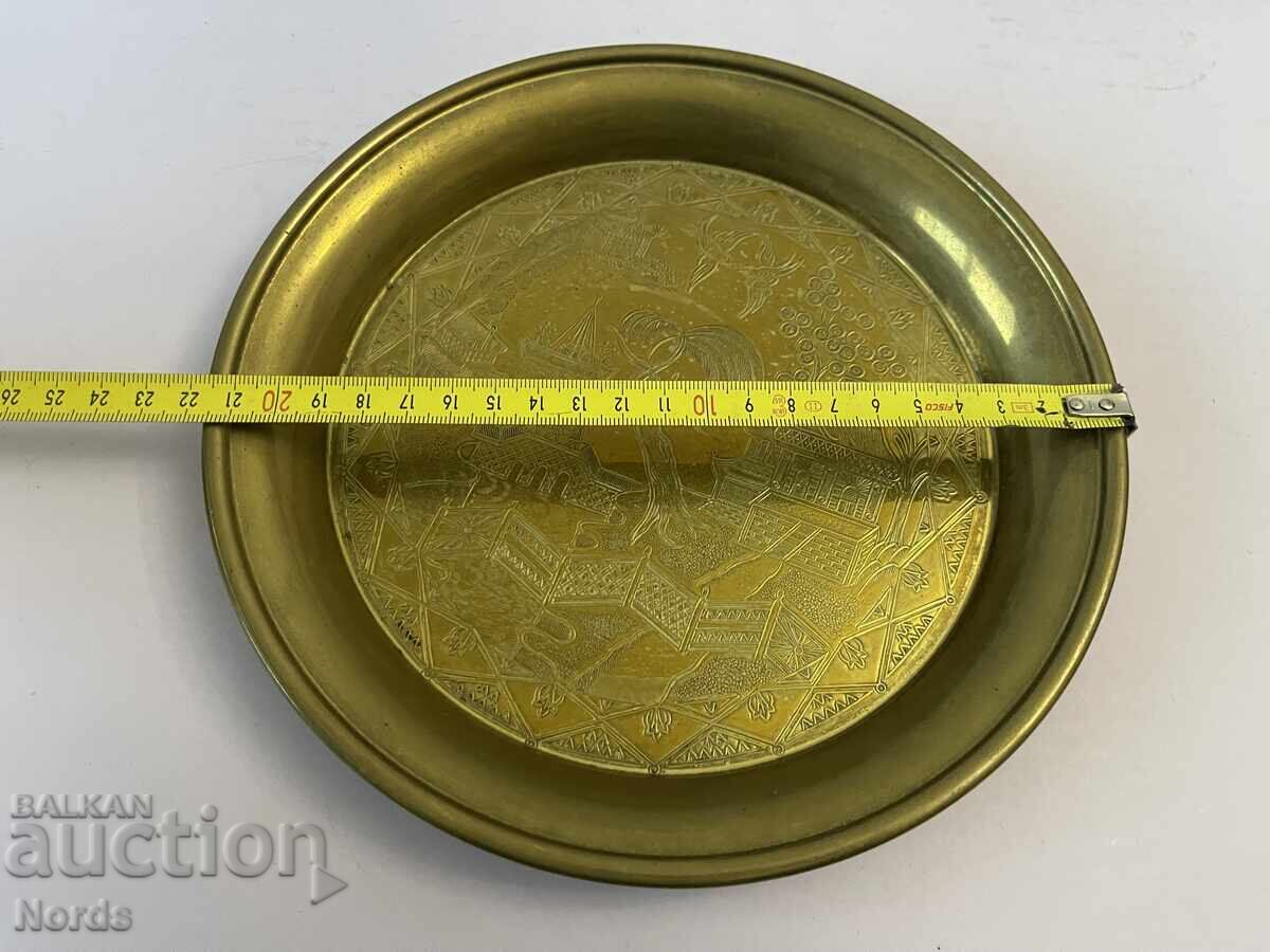 Παράδοση Ένα χάλκινο πιάτο