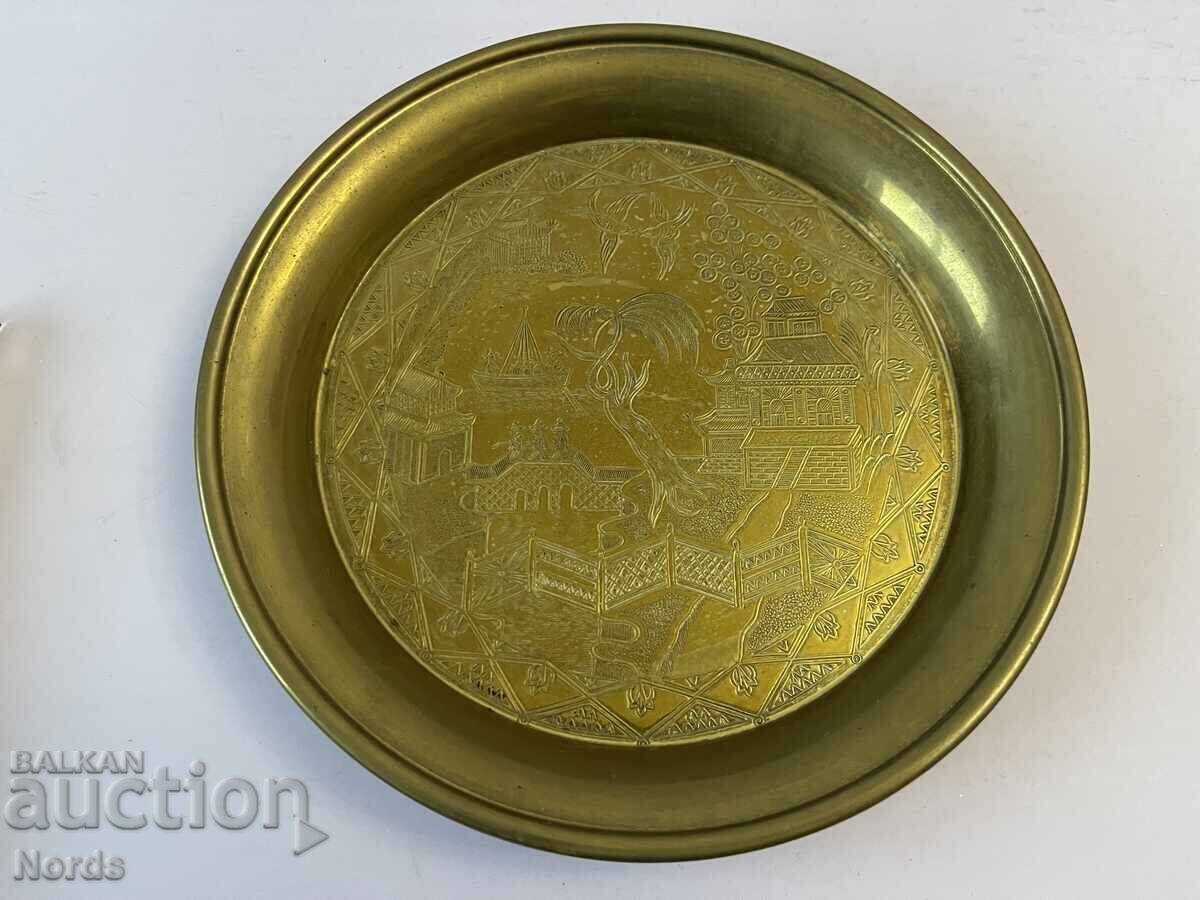 Ένα χάλκινο πιάτο