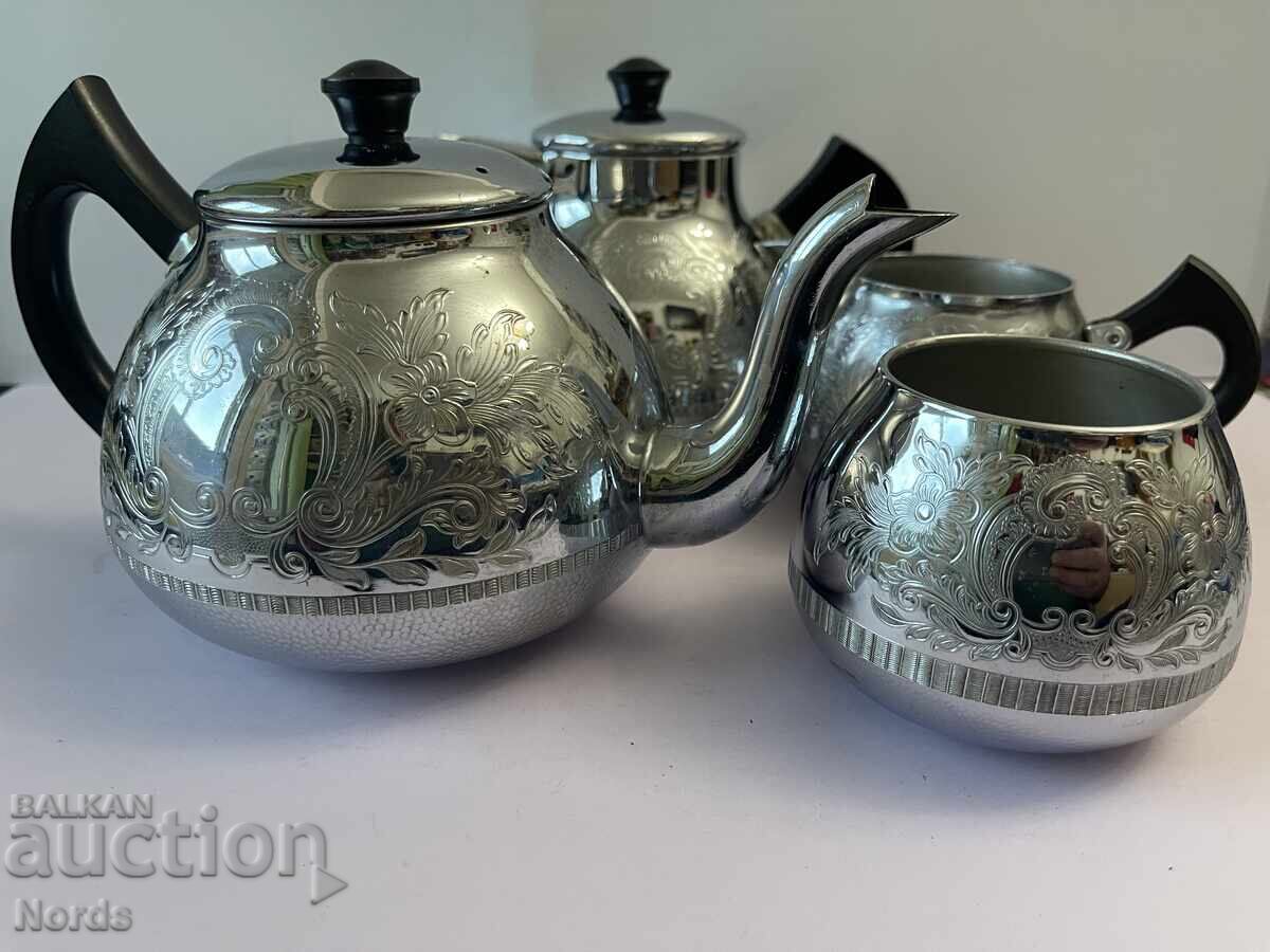 Μεταλλικό σετ τσαγιού και καφέ με τιμή 17.00 BGN | € 8.69