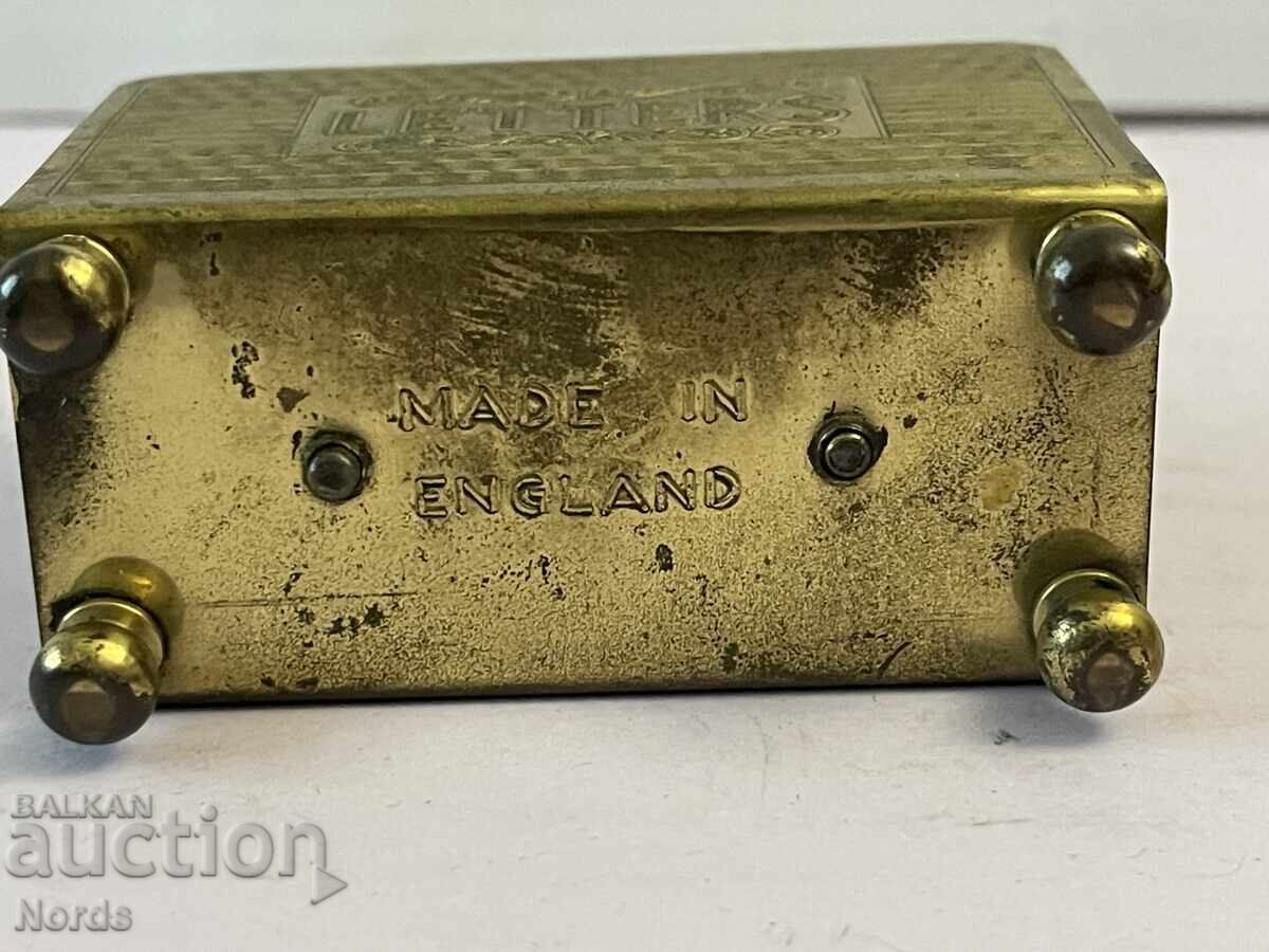 Παράδοση Μεταλλική βάση για γράμματα Παράδοση Μεταλλική βάση για γράμματα