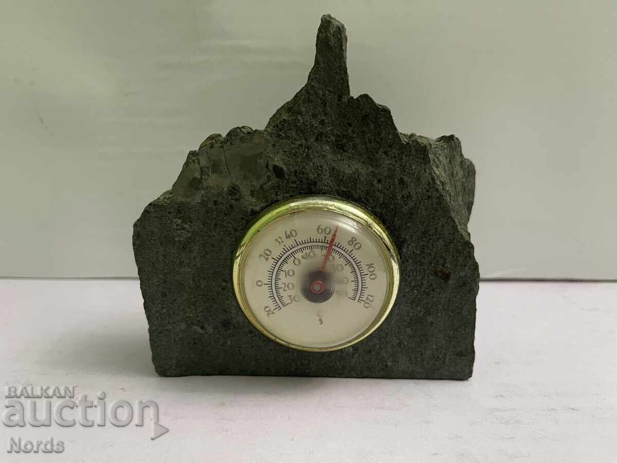 Βαρόμετρο σε πέτρα