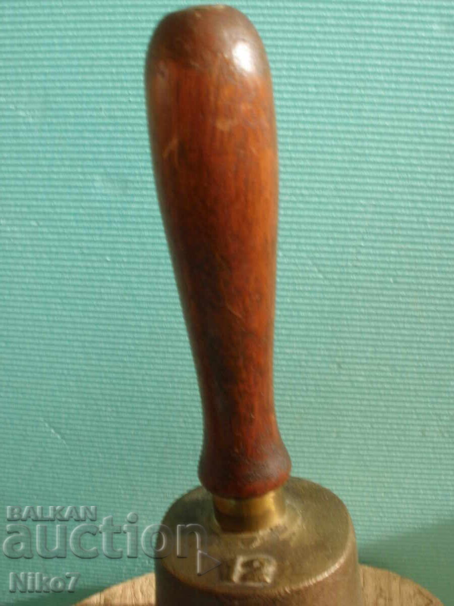 Аукцион Стар,масивен,бронзов,училищен(школски) звънец,камбана.