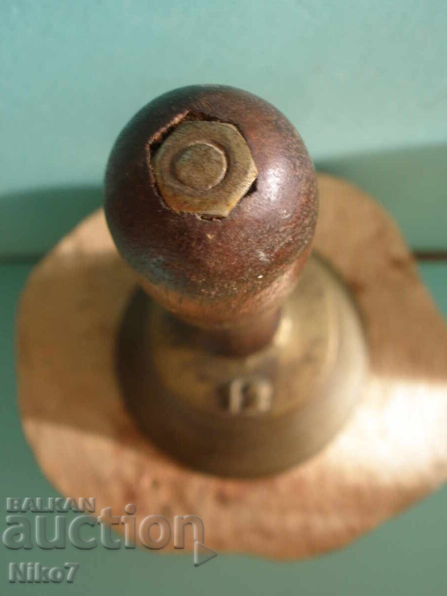 Доставка на Стар,масивен,бронзов,училищен(школски) звънец,камбана.