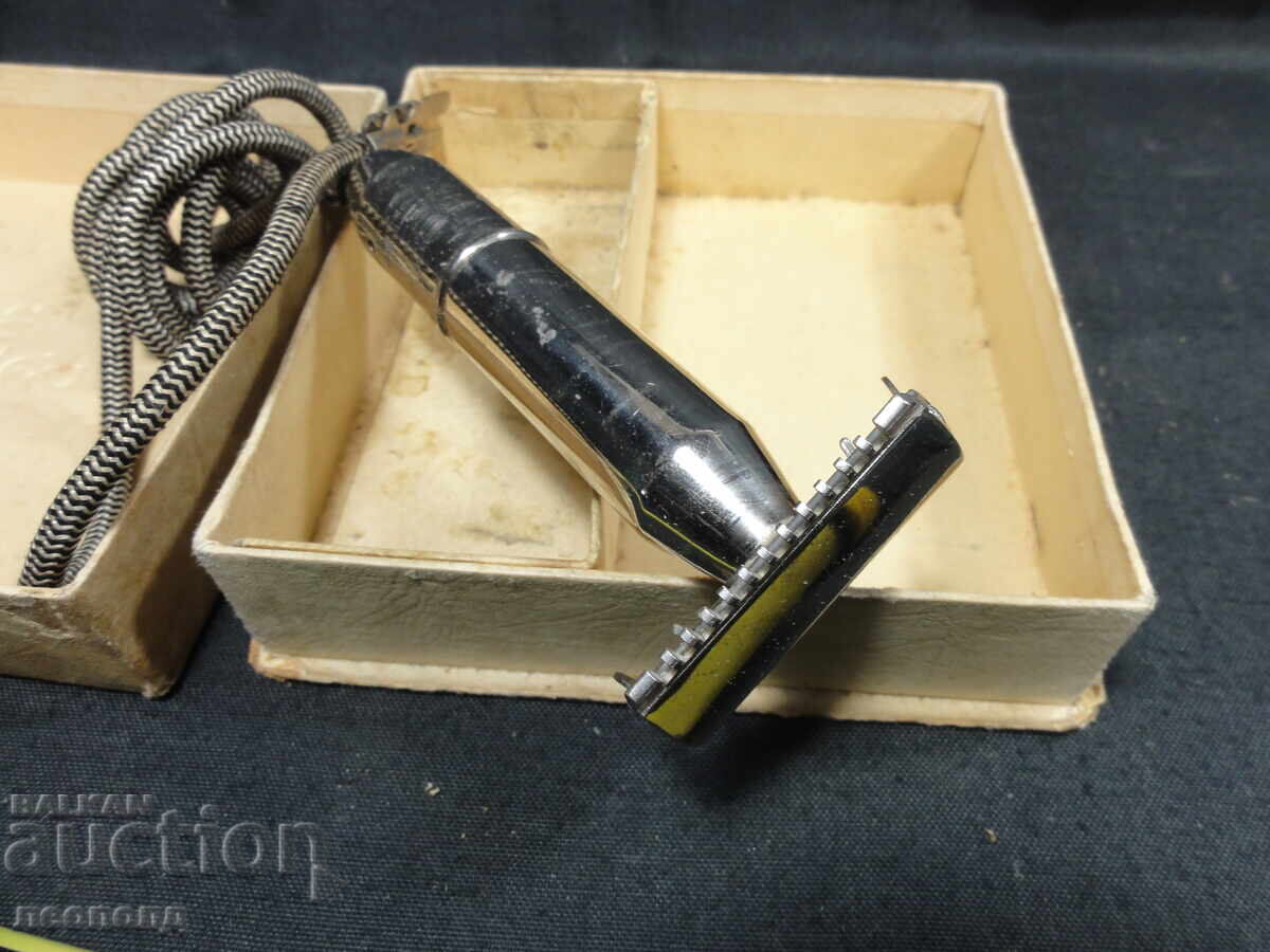 Old Retro SIEMENS Electric Razor with price 5.51 BGN | € 2.82 Old Retro SIEMENS Electric Razor with price 5.51 BGN | € 2.82