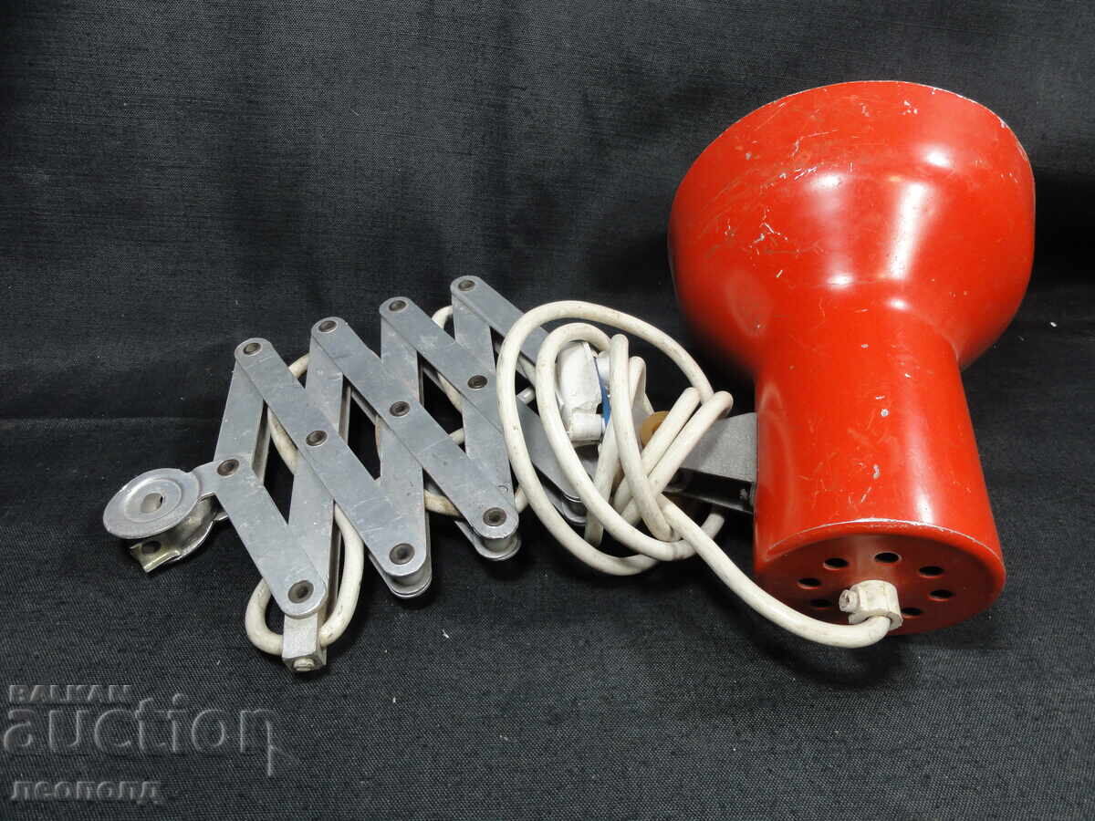 Delivery of Old Retro Social Wall Extendable Work Lamp Delivery of Old Retro Social Wall Extendable Work Lamp