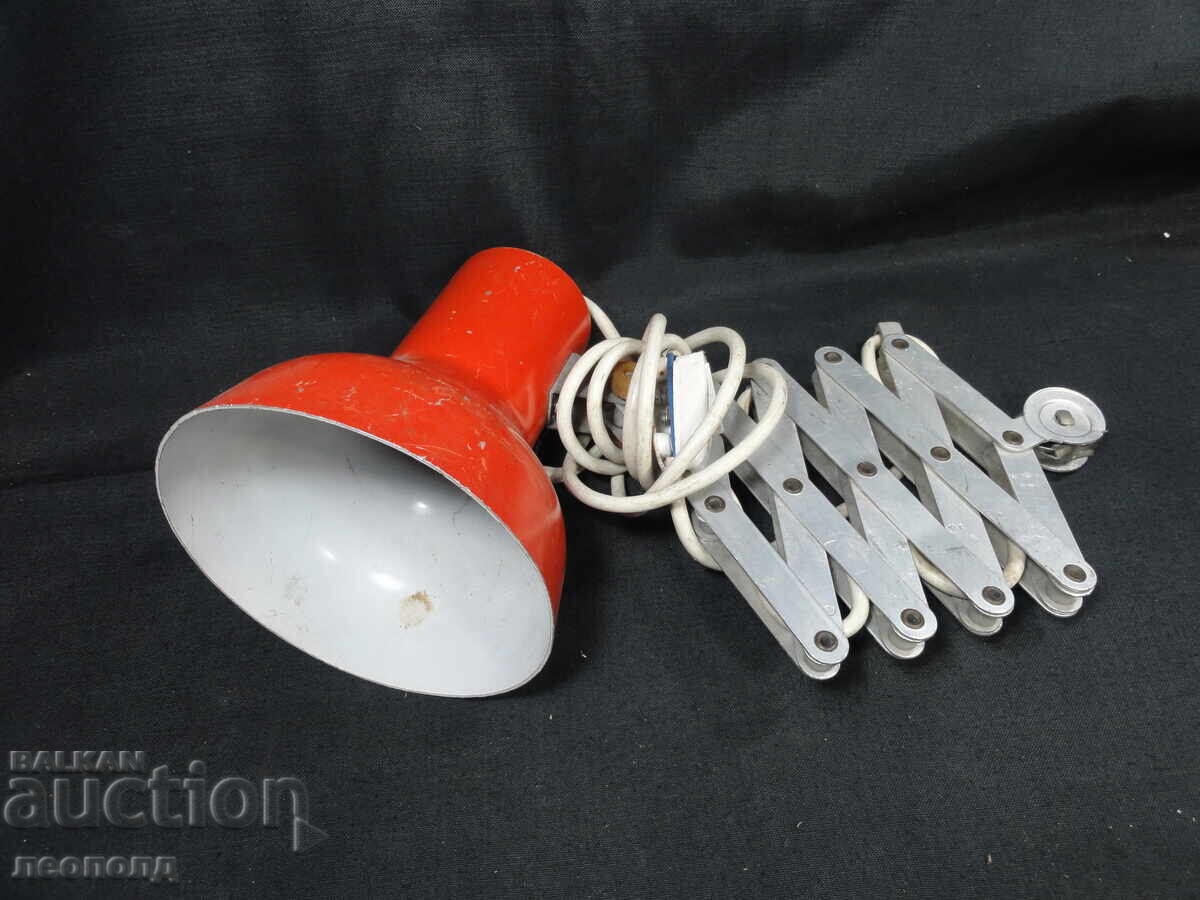 Old Retro Social Wall Extendable Work Lamp - 5 Old Retro Social Wall Extendable Work Lamp - 5