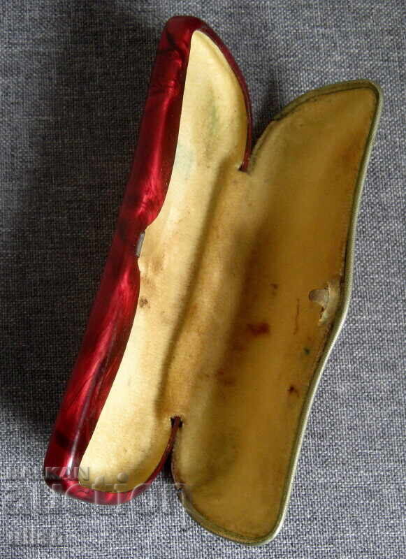 Auction Old celluloid eyeglass case Auction Old celluloid eyeglass case