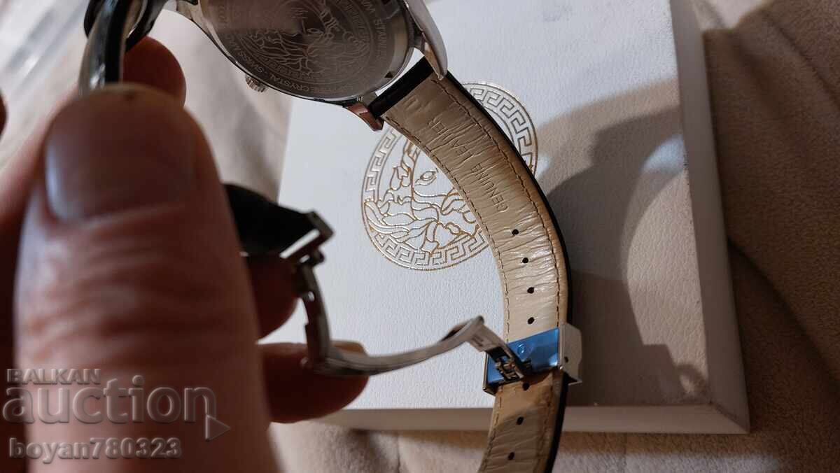 Versace часовник с цена 450.00 лв. | € 230.08 Versace часовник с цена 450.00 лв. | € 230.08