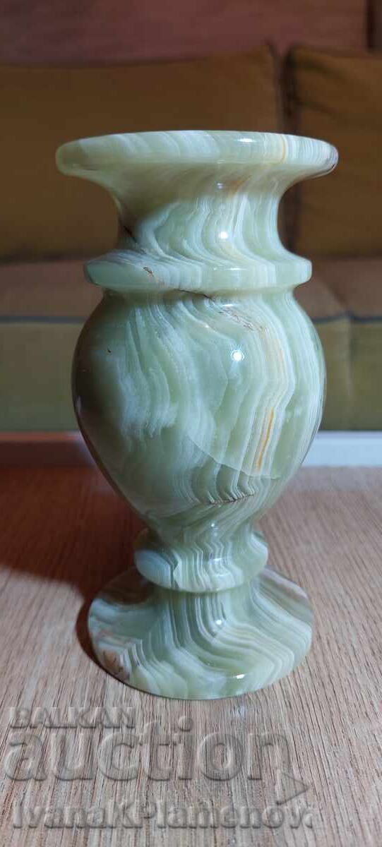 Auction Onyx vase for connoisseurs Auction Onyx vase for connoisseurs
