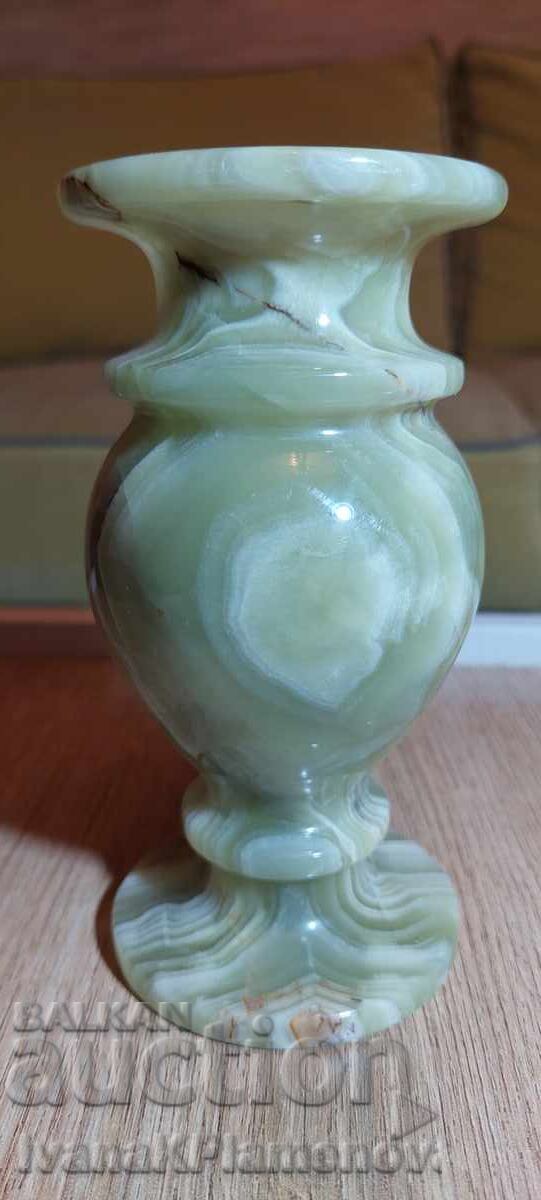 Delivery of Onyx vase for connoisseurs Delivery of Onyx vase for connoisseurs