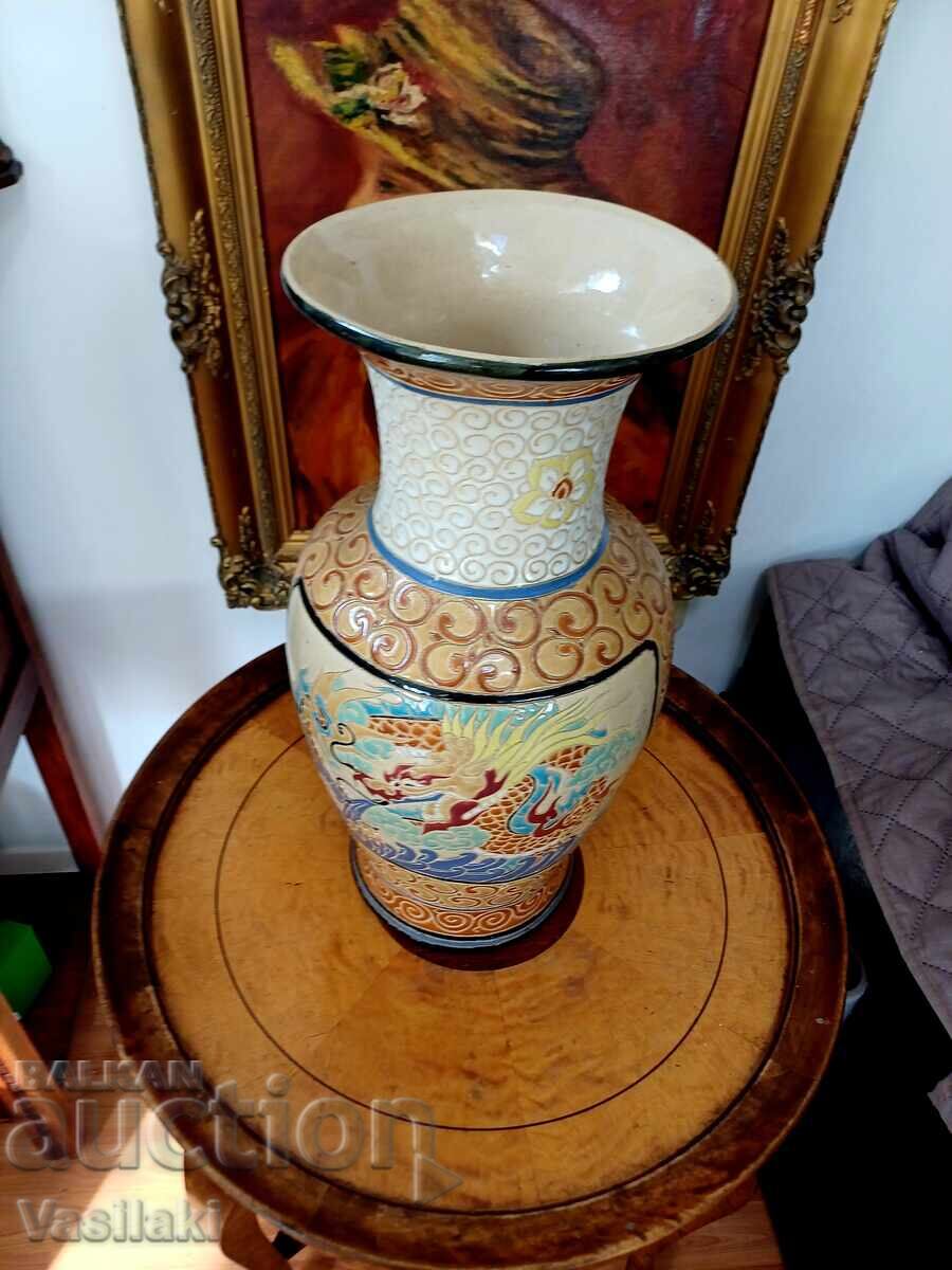 Auction Beautiful and large vase Auction Beautiful and large vase