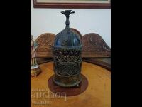 Κηροπήγιο, ιερέας