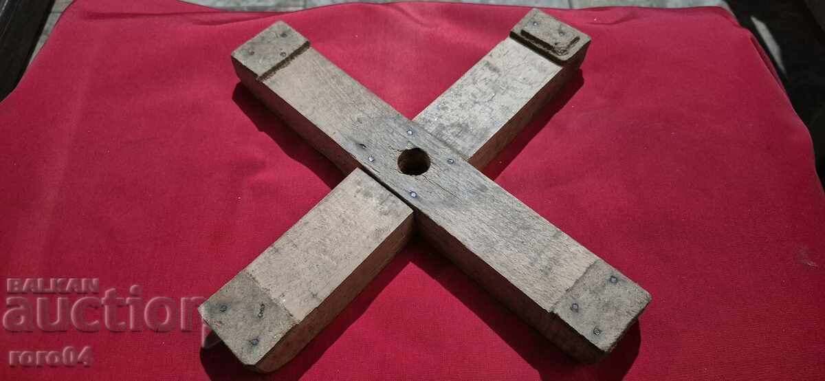 ЕЛХА - ДЪРВЕН КРЪСТАЧ - СТОЙКА - МАСИВ с цена 7.77 лв. | € 3.97 ЕЛХА - ДЪРВЕН КРЪСТАЧ - СТОЙКА - МАСИВ с цена 7.77 лв. | € 3.97