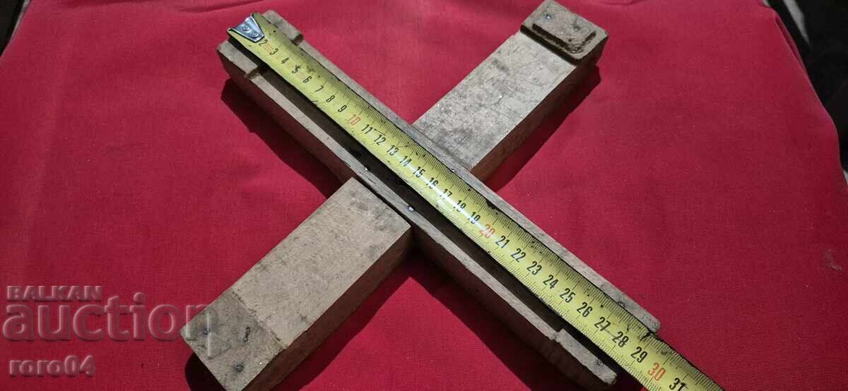 ЕЛХА - ДЪРВЕН КРЪСТАЧ - СТОЙКА - МАСИВ - 5 ЕЛХА - ДЪРВЕН КРЪСТАЧ - СТОЙКА - МАСИВ - 5