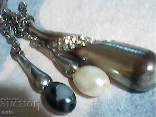 Delivery of Pendants for a necklace