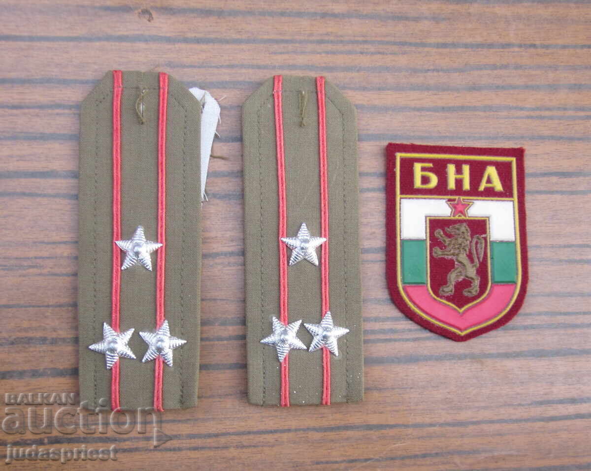 Български военни пагони с нашивка емблема полковник БНА Български военни пагони с нашивка емблема полковник БНА