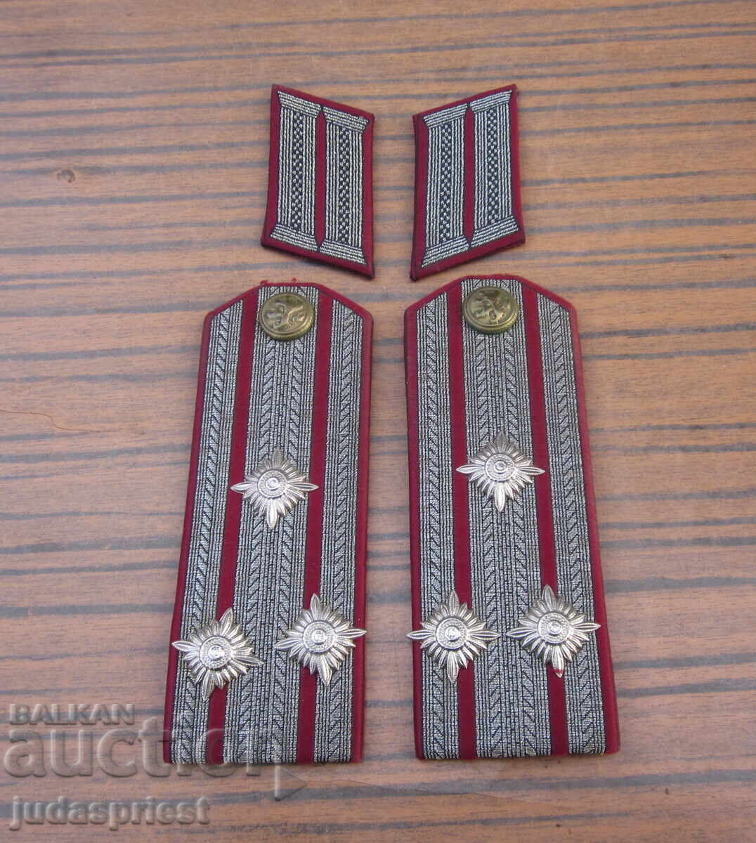 Bŭlgarski pagoni s petlitsi na polkovnik ot Sukhopŭtni voĭski με τιμή 20.00 BGN | € 10.23 Bŭlgarski pagoni s petlitsi na polkovnik ot Sukhopŭtni voĭski με τιμή 20.00 BGN | € 10.23