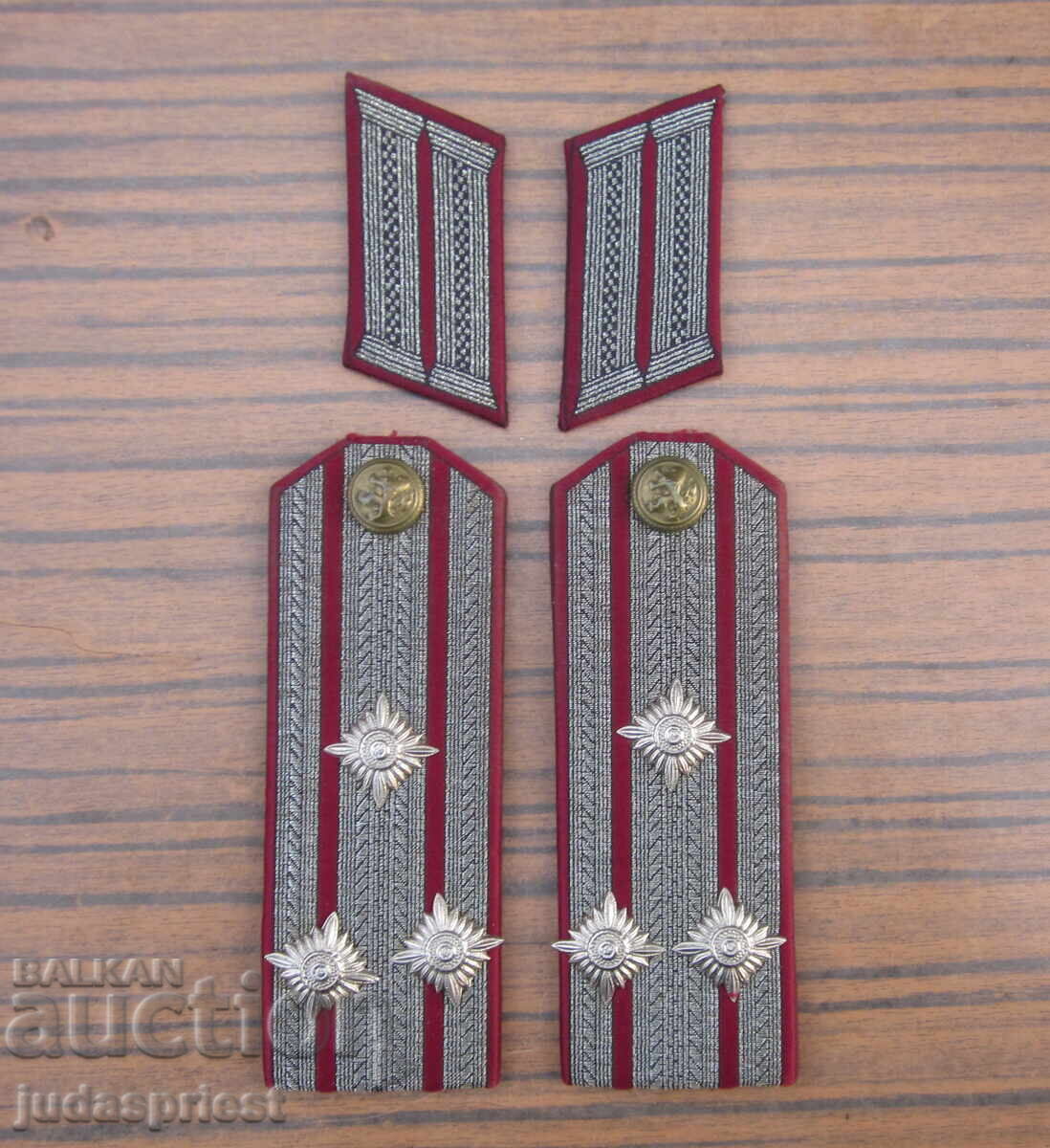 Bŭlgarski pagoni s petlitsi na polkovnik ot Sukhopŭtni voĭski Bŭlgarski pagoni s petlitsi na polkovnik ot Sukhopŭtni voĭski