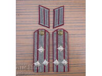 Bŭlgarski pagoni s petlitsi na polkovnik ot Sukhopŭtni voĭski