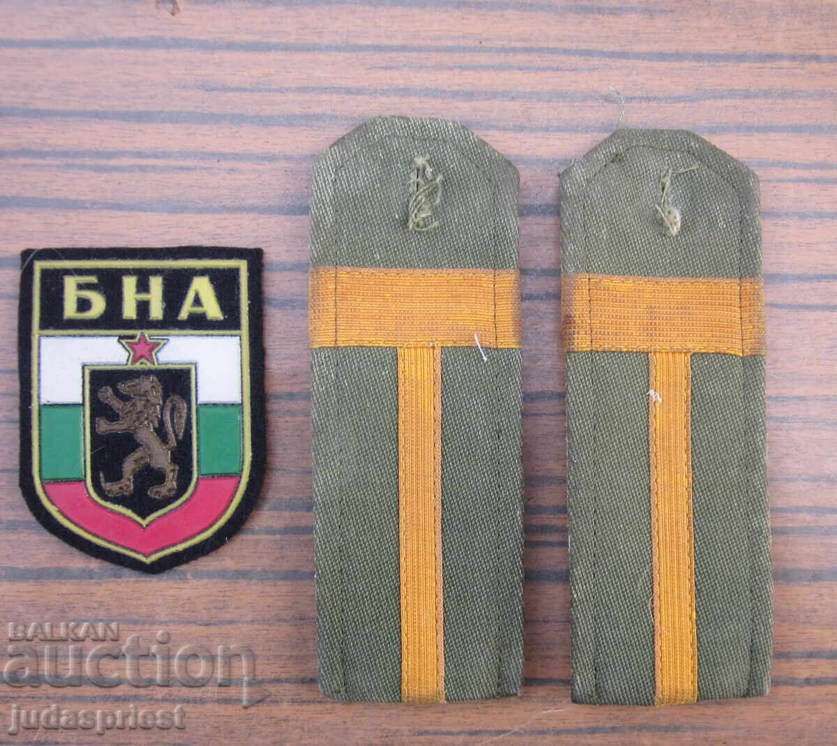 Български военни пагони с нашивка емблема на старшина от БНА Български военни пагони с нашивка емблема на старшина от БНА