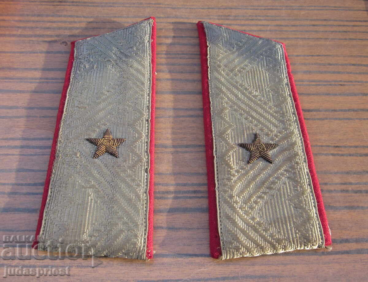 Δημοπρασία Παλιά Βουλγαρικά στρατηγικά επιθέματα υποστράτηγου από την εποχή του κομμουνισμού Δημοπρασία Παλιά Βουλγαρικά στρατηγικά επιθέματα υποστράτηγου από την εποχή του κομμουνισμού