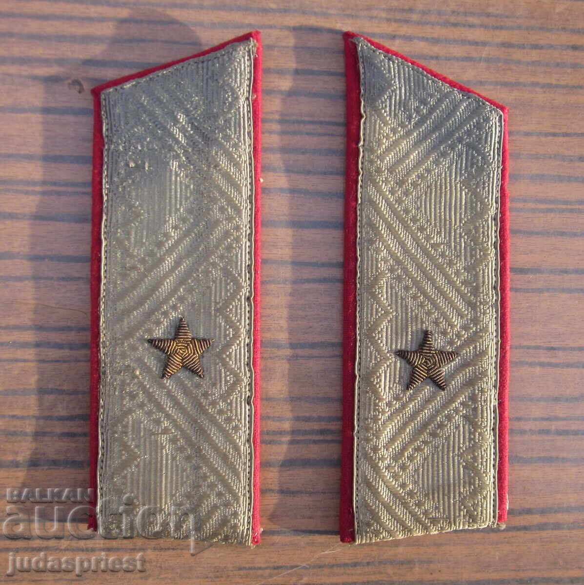 Παλιά Βουλγαρικά στρατηγικά επιθέματα υποστράτηγου από την εποχή του κομμουνισμού Παλιά Βουλγαρικά στρατηγικά επιθέματα υποστράτηγου από την εποχή του κομμουνισμού