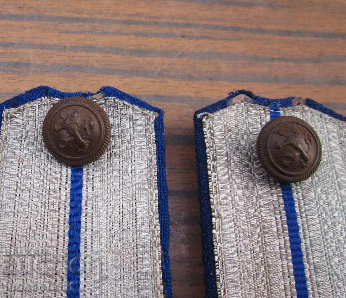 ΒΣΒ Βασίλειο Βουλγαρίας Βουλγαρικές Βασιλικές επωμίδες στρατιωτικού ιατρού με τιμή 130.00 BGN | € 66.47 ΒΣΒ Βασίλειο Βουλγαρίας Βουλγαρικές Βασιλικές επωμίδες στρατιωτικού ιατρού με τιμή 130.00 BGN | € 66.47