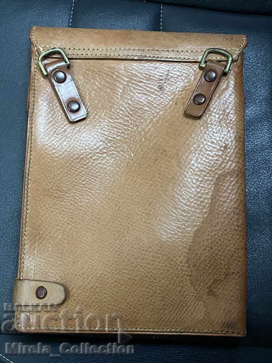 Geantă de comandant țaristă pentru uniformă, Regatul Bulgariei cu preț 60.00 BGN | € 30.68 Geantă de comandant țaristă pentru uniformă, Regatul Bulgariei cu preț 60.00 BGN | € 30.68