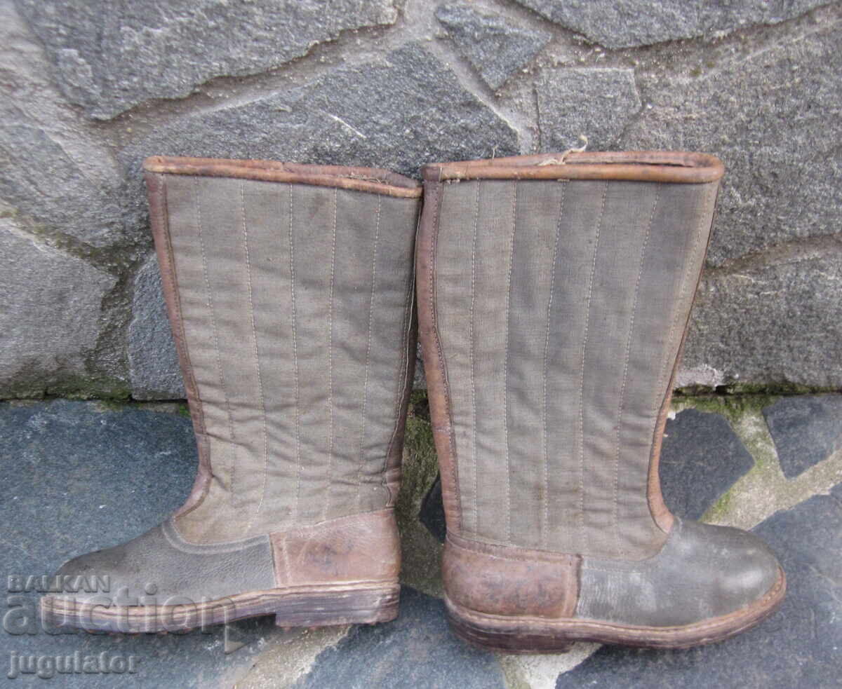 Vechi cizme militare bulgare de santinelă cu ținte cu preț 55.00 BGN | € 28.12