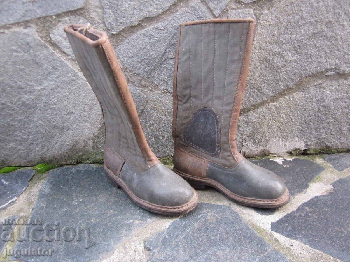 Livrarea Vechi cizme militare bulgare de santinelă cu ținte