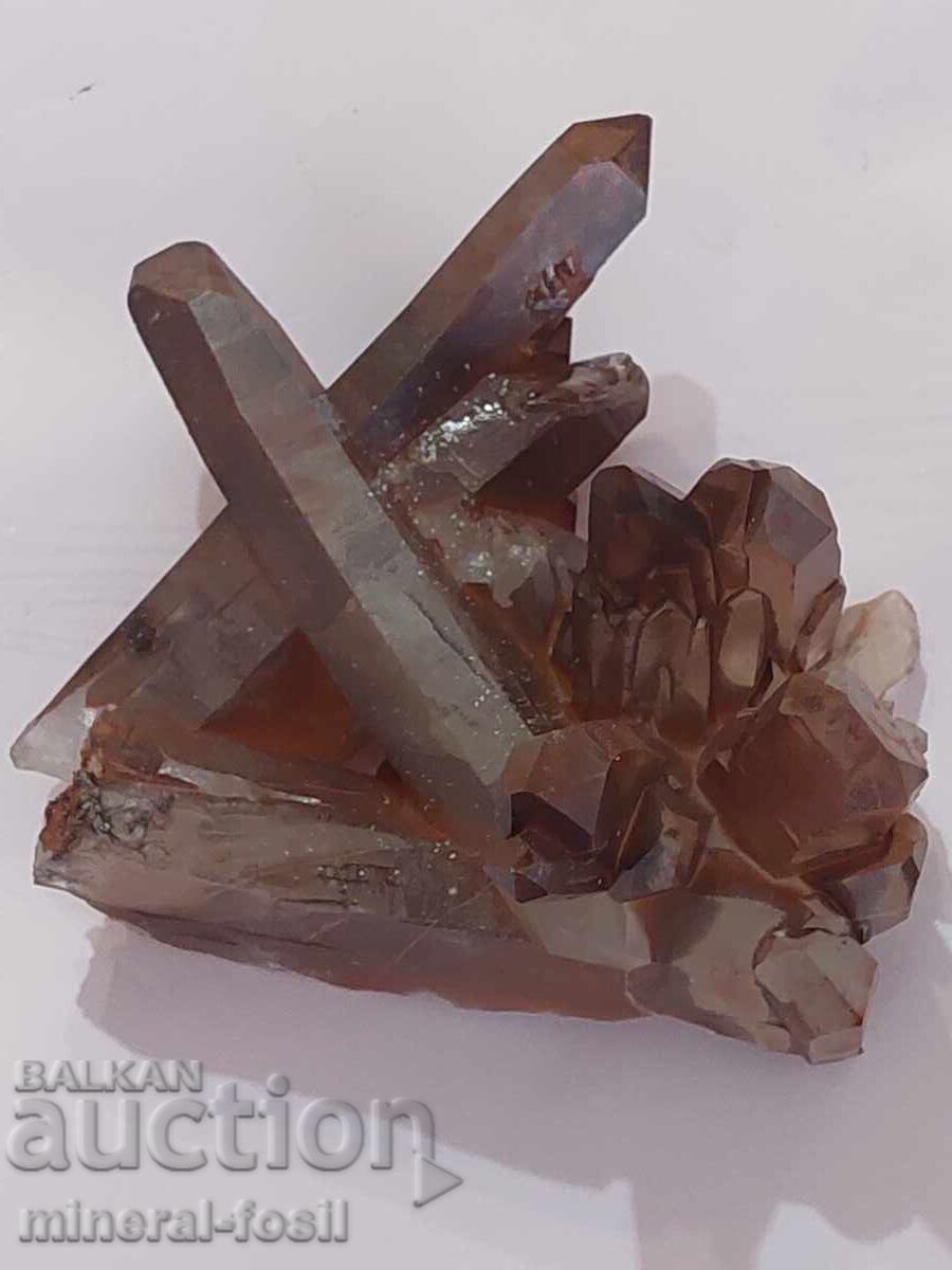 Cuarț unic cu hematit roșu