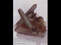 Cuarț unic cu hematit roșu