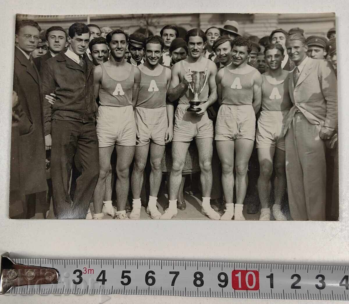 OLD SPORTS PHOTO TEAM CUP SPORT ATHLETES OLD SPORTS PHOTO TEAM CUP SPORT ATHLETES