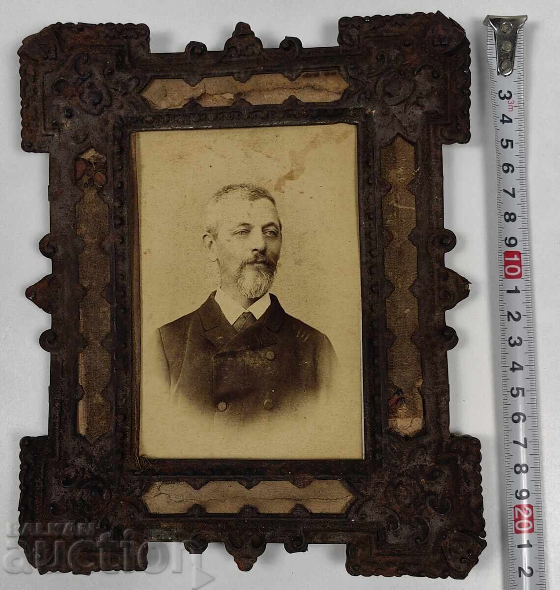 Аукцион НАД 100-ГОДИШНА СТАРА СНИМКА С РАМКА ОТ ПЕРИОДА МЪЖ КАРТОН